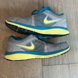 Women’s Nike‎ Size 10 Dual Fusion Run Sneakers
